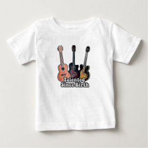 Getalenteerd sinds de geboorte. kleurrijke gitaar