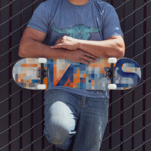 Getallen en letters ingebed in kleine vierkantjes persoonlijk skateboard