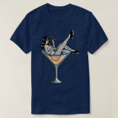  getatoeëerd meisje zittend in een Martini glas T-shirt (Design voorkant)