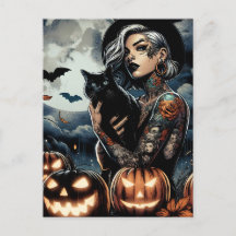 Getatoeëerde heks met zwarte kat en volle maan