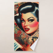  getatoeëerde pin-up badhanddoek (Badhanddoek)