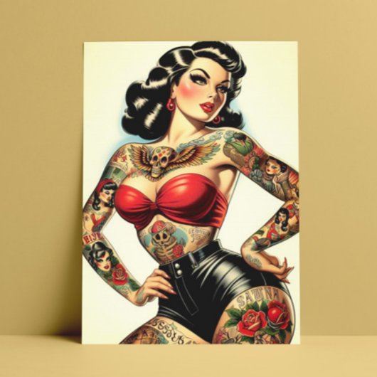 getatoeëerde pin-up briefkaart