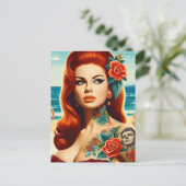 Getatoeëerde roodharige pin-up briefkaart (Staand voorkant)
