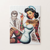 Getatoeëerde verpleegster pin-up legpuzzel (Verticaal)