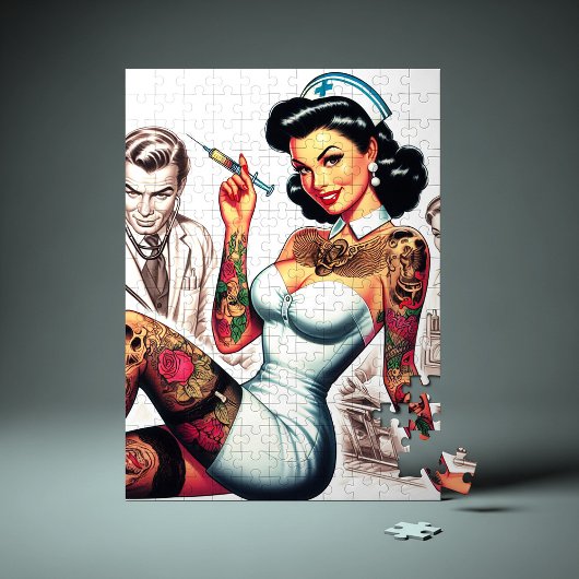 Getatoeëerde verpleegster pin-up legpuzzel