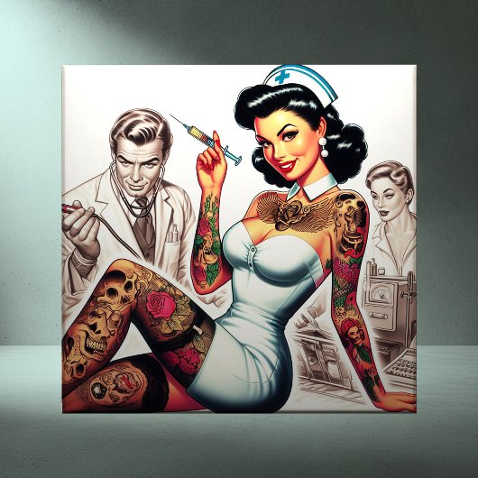 Getatoeëerde verpleegster pin-up tegeltje