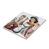 Getatoeëerde verpleegster pin-up tegeltje (Zijkant)