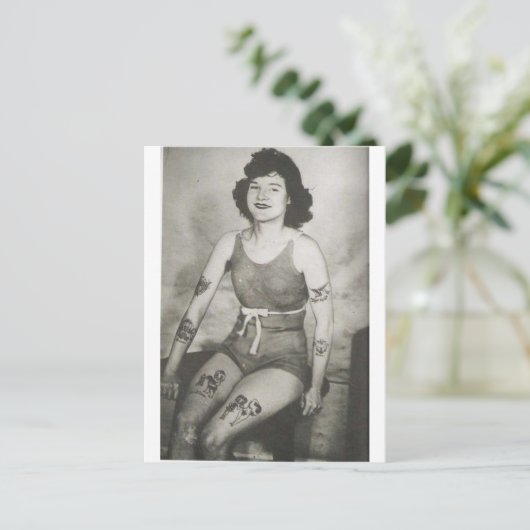 Getatoeëerde zwemschoonheid briefkaart (Staand voorkant)