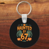 Geteisterd door 67 Meme Halloween Pompoen Sleutelhanger (Voorkant)