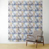 Getextureerd lichtblauw, beige zigzag wandkleed (In situ)