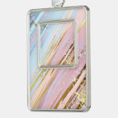 Getextureerde roze achtergrond verzilverd omlijst ornament (Links)