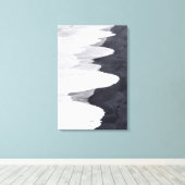 Getij spoelt over Zwarte Strand Canvas Afdruk (Insitu (Houten vloer))