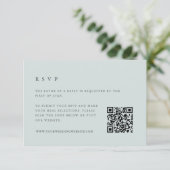 getijden van zeeglas | Bleke nevel groene QR code RSVP Kaartje (Staand voorkant)