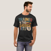 Getraind in de Klassieke Kunsten Snelheids Handlei T-shirt (Voorkant volledig)