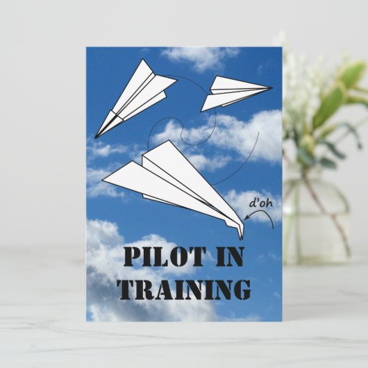 getraind piloot vliegend papieren vliegtuig kaart (Staand voorkant)