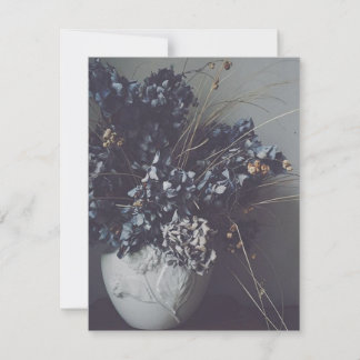 Getrocknete Hortensienblüten, zarte Schönheit.