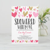 Getrokken met de inviteringsharten van het Baby sh Kaart (Staand voorkant)