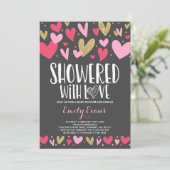 Getrokken met de inviteringsharten van het Baby sh Kaart (Staand voorkant)