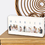 GETROUWD 7 Afbeelding Fotocollage Off White and Bl Houten Kist Print<br><div class="desc">Modern houten kistteken, gepersonaliseerd met uw trouwfoto's. Een stijlvol ontwerp in neutraal kleurenpalet in gebroken wit en donkerblauw - perfect voor pasgetrouwden en jubileumgeschenken. De fotosjabloon is ingesteld voor u om 7 van uw favoriete afbeeldingen toe te voegen die in portretformaat worden weergegeven in een eenvoudige rasterstijl fotocollage. MARRIED is...</div>