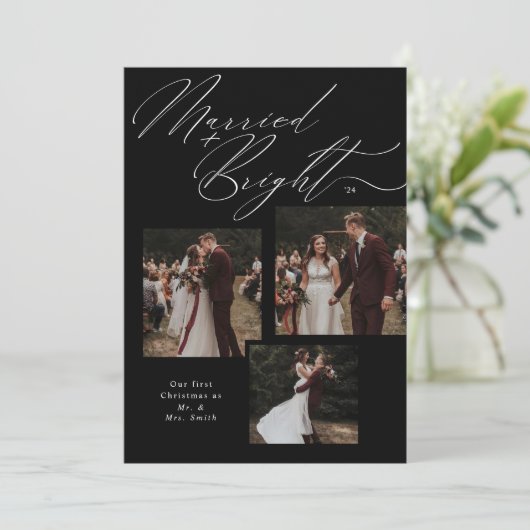 Getrouwd & Bright Script Typografie Kerstfoto Feestdagenkaart (Staand voorkant)