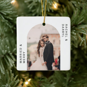 Getrouwd en Blij Foto Minimalistisch Script Elegan Keramisch Ornament