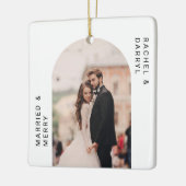 Getrouwd en Blij Foto Minimalistisch Script Elegan Keramisch Ornament (Links)