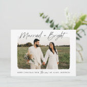 Getrouwd en Bright Black Script Foto Feestdagenkaart (Staand voorkant)