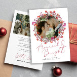 Getrouwd en Bright pasgetrouwde foto Kerstmis Bedankkaart<br><div class="desc">Minimalistische eenvoudige elegante rode Gehuwde en Heldere hand geletterde script bruiloft kerstvakantie dank u kaart met een chique heilige bessen krans gepersonaliseerd met aangepaste 2 foto's,  een voorbedrukte boodschap,  en handtekening aan beide zijden.</div>