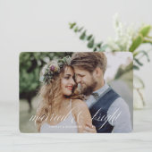 Getrouwd en Bright Script Pas getrouwd Foto Feestdagenkaart (Staand voorkant)