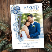 Getrouwd en felblauwe Pas getrouwd kerstfoto Feestdagenkaart