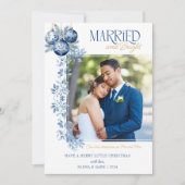 Getrouwd en felblauwe Pas getrouwd kerstfoto Feestdagenkaart (Voorkant)