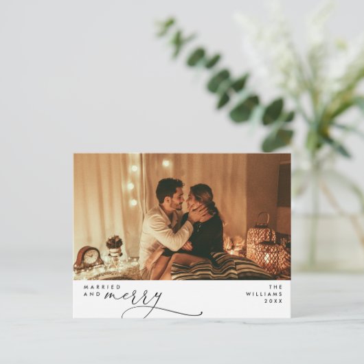 Getrouwd en Helder Modern Script Photo Holiday Briefkaart (Staand voorkant)