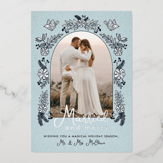 Getrouwd en Prettig Kerstmis Huwelijksfoto Arch Folie Feestdagenkaart (Voorkant)