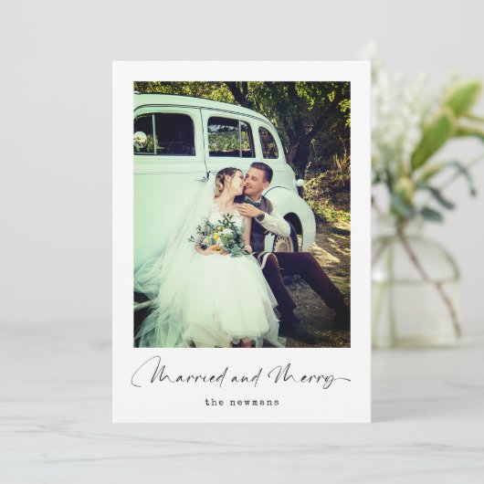 Getrouwd en vrolijk | Minimalistische kerstfoto Feestdagenkaart (Staand voorkant)