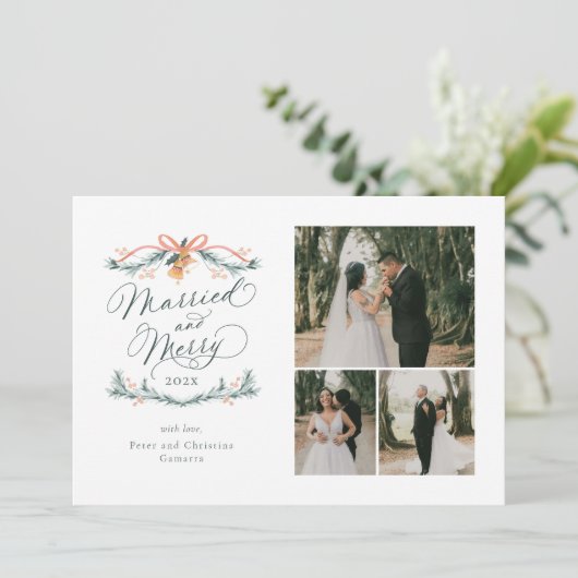 Getrouwd en vrolijk Multiphoto Eerste Kerst Kaart (Staand voorkant)