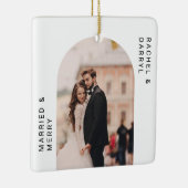 Getrouwd en vrolijk Photo Minimal Script Elegant Keramisch Ornament (Rechts)