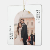 Getrouwd en vrolijk Photo Minimal Script Elegant Keramisch Ornament (Links)