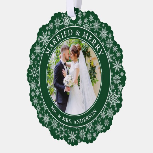 Getrouwd en Vrolijk Trouwen Foto Sneeuwvlokken Gro Ornament Kaart (Links)