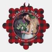 Getrouwd en vrolijk trouwfoto Red Plaid Ornament Kaart (Voorkant)
