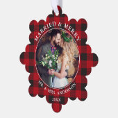 Getrouwd en vrolijk trouwfoto Red Plaid Ornament Kaart (Links)