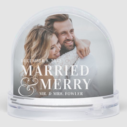 Getrouwd en vrolijk trouwfoto sneeuwbol (Achterkant)