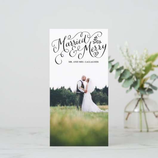 Getrouwd en vrolijk zwart met de hand geschreven v feestdagenkaart (Staand voorkant)