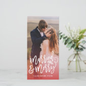 Getrouwd en vrolijke feestdagen foto rood feestdagenkaart (Staand voorkant)