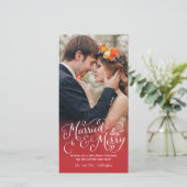 Getrouwd en vrolijke handlettering rode vakantie feestdagenkaart (Staand voorkant)