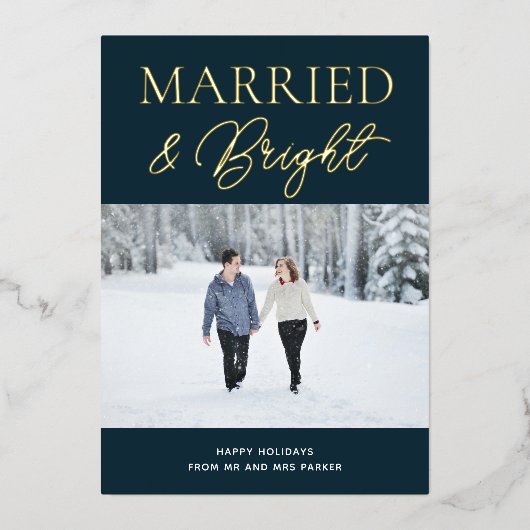 Getrouwd Helder Blauw Goud Script Foto Kerstmis Folie Feestdagenkaart (Voorkant)