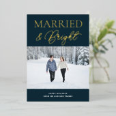 Getrouwd Helder Blauw Goud Script Foto Kerstmis Folie Feestdagenkaart (Staand Voorkant)