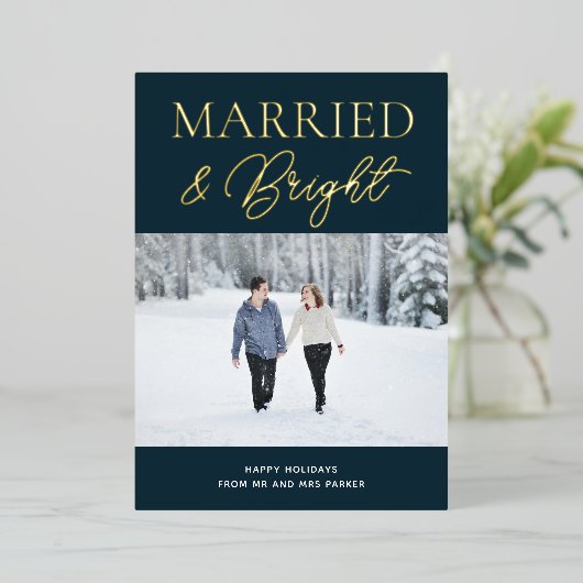 Getrouwd Helder Blauw Goud Script Foto Kerstmis Folie Feestdagenkaart (Staand Voorkant)