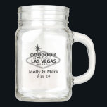 Getrouwd in Las Vegas gepersonaliseerde bruiloft g Mason Jar<br><div class="desc">Getrouwd in Las Vegas gepersonaliseerde bruiloft gunst Keepsake Mason Jar</div>