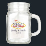 Getrouwd in Las Vegas gepersonaliseerde bruiloft g Mason Jar<br><div class="desc">Getrouwd in Las Vegas gepersonaliseerde bruiloft gunst Keepsake Mason Jar</div>