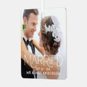 Getrouwd kerstcadeaufotoMonogram met kerstcadeau Metalen Ornament (Voorkant links)